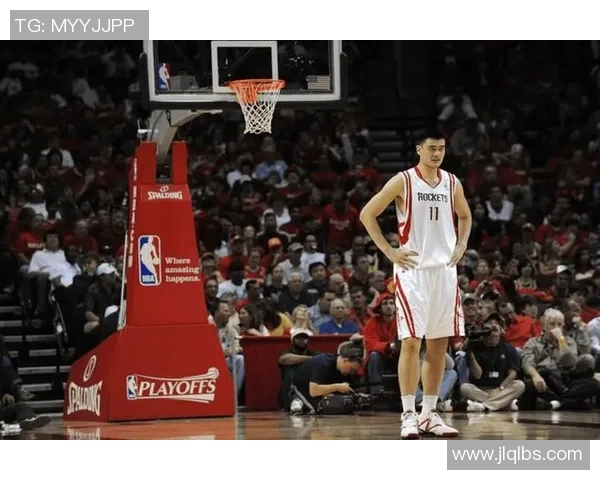 姚明巅峰生涯回顾:从篮球天才到全球体育偶像的传奇之路 姚明巅峰生涯回顾:从篮球天才到全球体育偶像的传奇之路