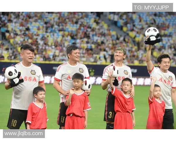 足球明星化身老头搞笑视频引发热议网友纷纷模仿挑战趣味十足 足球明星化身老头搞笑视频引发热议网友纷纷模仿挑战趣味十足