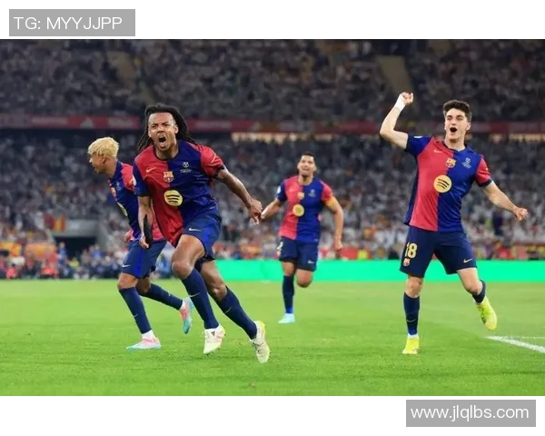 足球明星啦啦队长的荣耀与挑战：在绿茵场上舞动激情与梦想